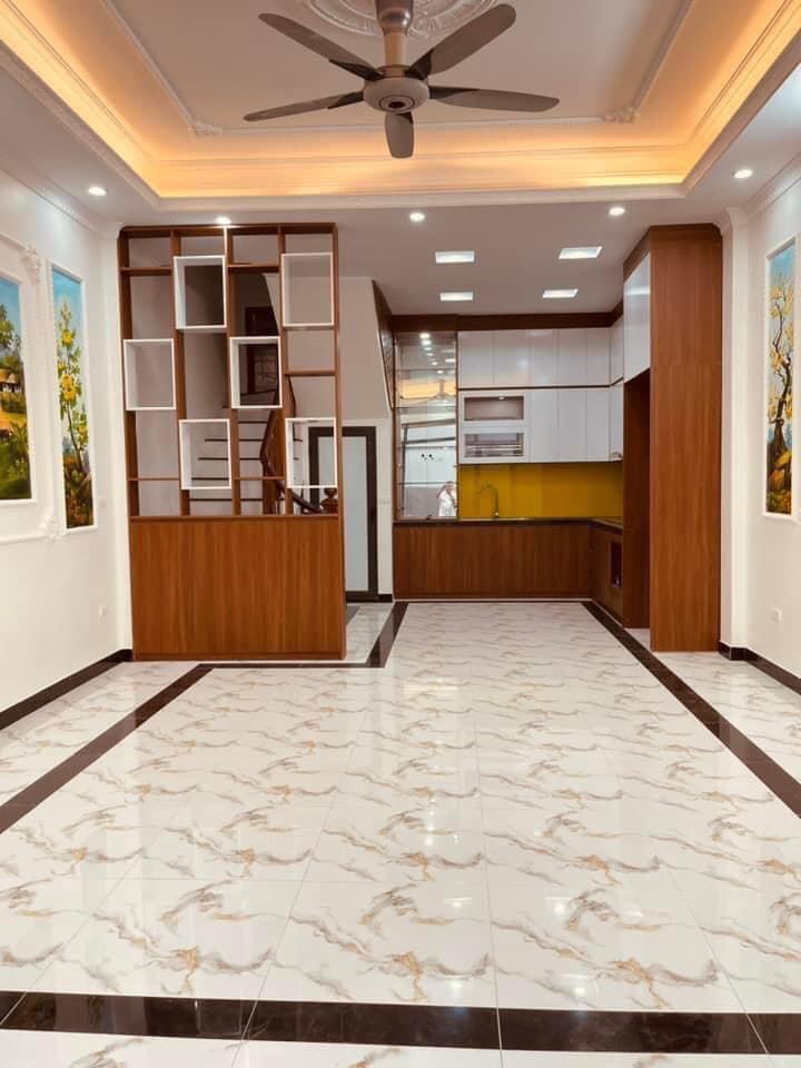 Bán Nhà CỰC HIẾM - Cự Lộc, 51m2 x 5 Tầng, Hàng Xóm Royal City, TT Quận Thanh Xuân.