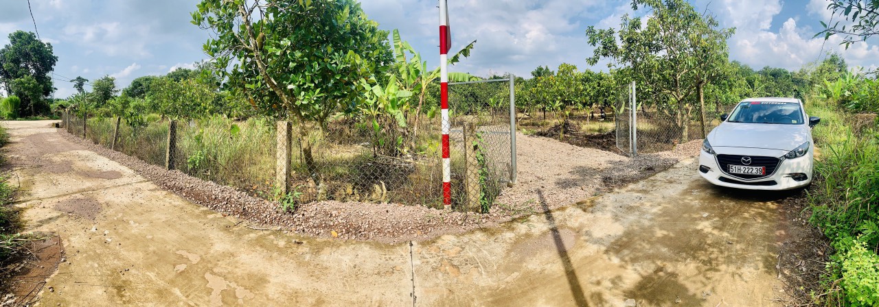 CẦN BÁN LÔ ĐẤT VỊ TRÍ GIÁP RANH VỚI LONG KHÁNH GIÁ RẺ, CÓ SẴN VƯỜN CÂY ĂN TRÁI SUỐI MÁT, THUẬN TIỆN CHO VIỆC LÀM NHÀ