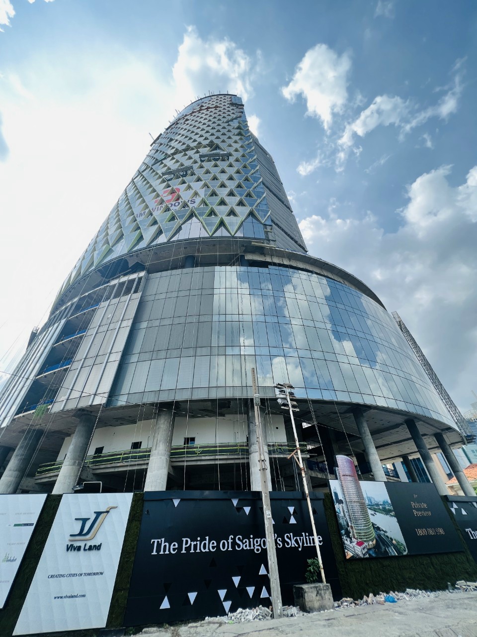 Bán Nhà căn góc 2 mặt tiền Hai Bà Trưng, P Tân Định,Quận 1. DT: 4,3mx23m. 4 lầu. 40 tỷ 0938988399