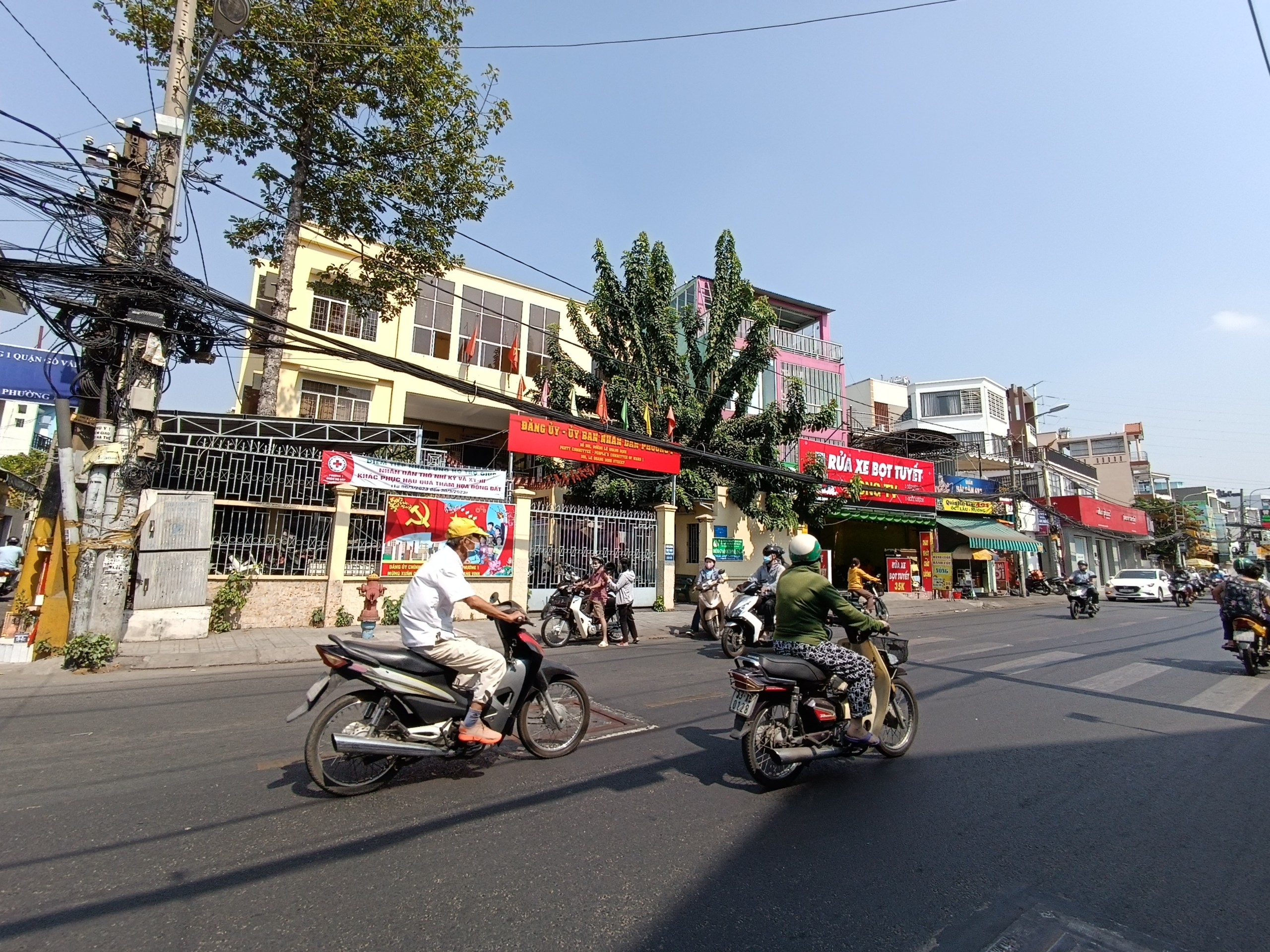 Chỉ 15,9 Tỷ - 140m2, 4 Tầng, Hẻm Xe Tải Thông Lê Quang Định qua Phạm Văn Đồng