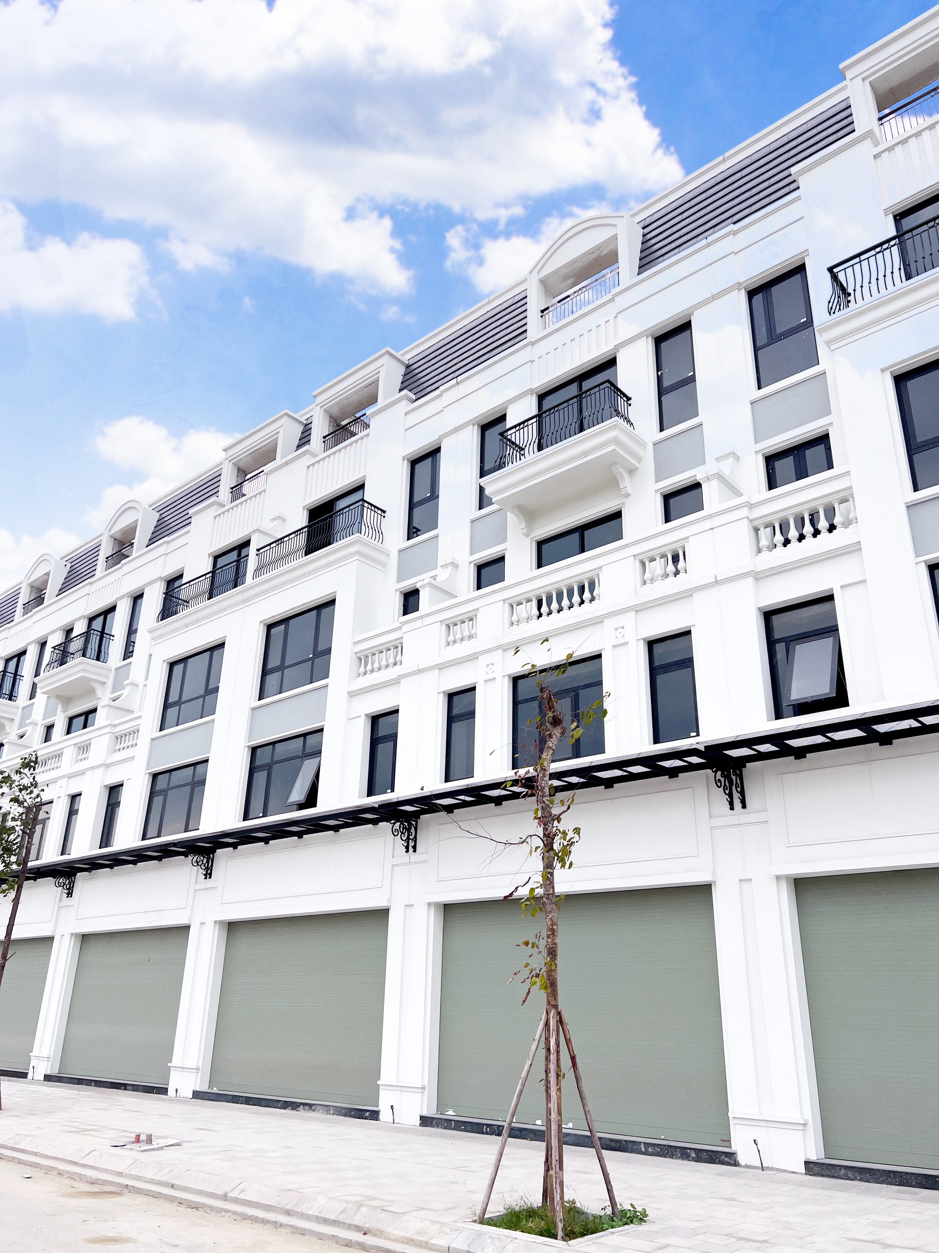 CHÍNH THỨC MỞ BÁN SHOPHOUSE SIÊU THƯƠNG MẠI ĐƯỢC MONG CHỜ NHẤT SGO LA EMERA HẠ LONG,GIÁ CHỈ 5.8 TỶ/LÔ,CÓ SỔ