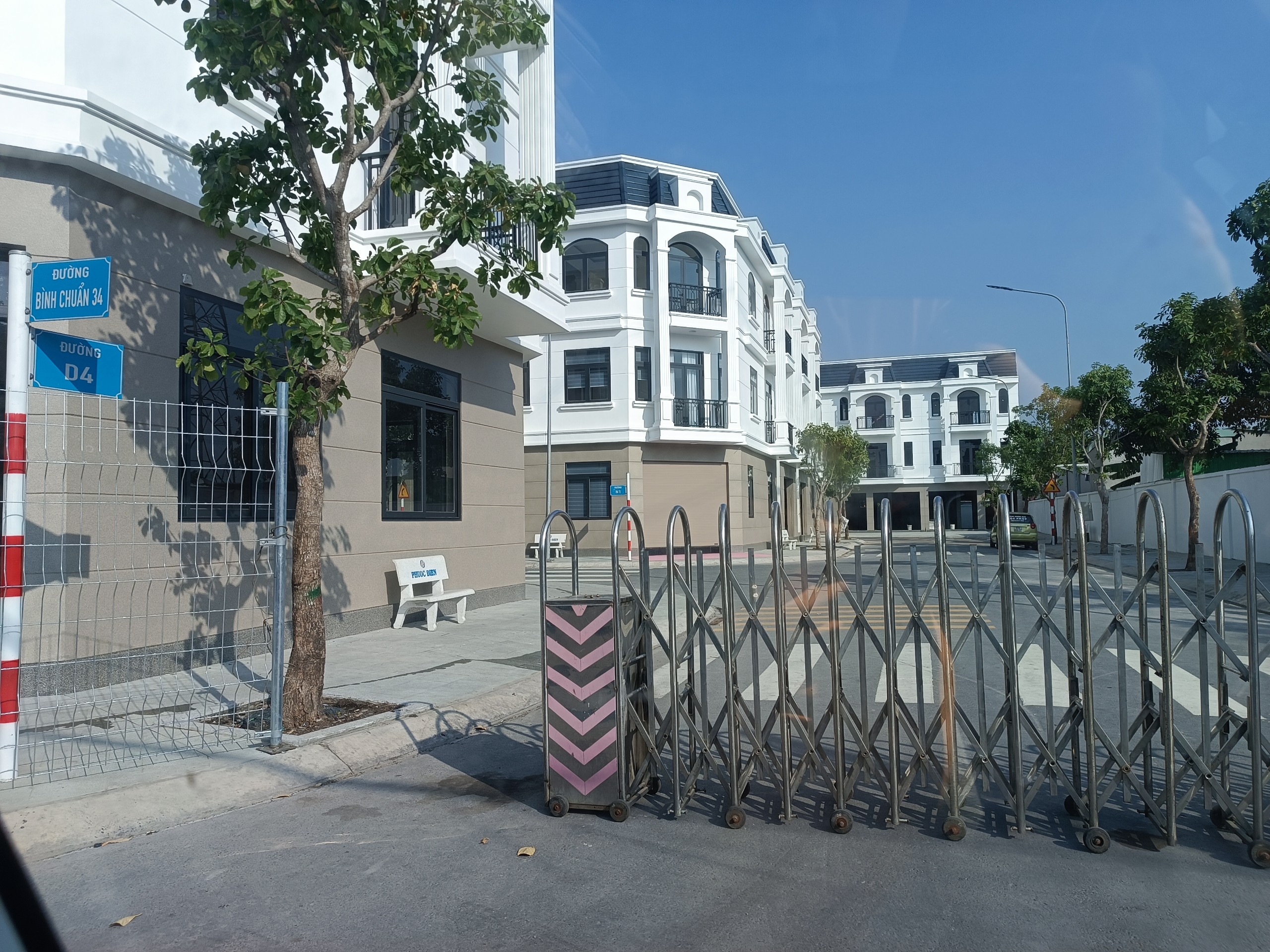 Bán nhà 1 trệt 2 lầu compoud Tân Uyên Bình Dương 2,5 tỷ/ căn, sổ hồng đã hoàn công