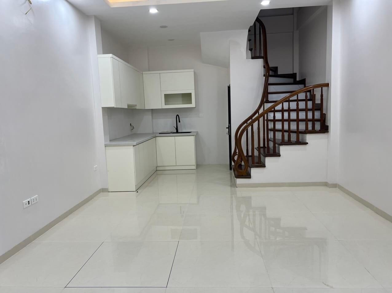 Bán Gấp 5 Căn Nhà Mới Tại Phố Giáp Nhất - Thanh Xuân, Ô Tô Đỗ Cửa - Ngõ Thông, 5 Tầng, Giá Chỉ 5 Tỷ