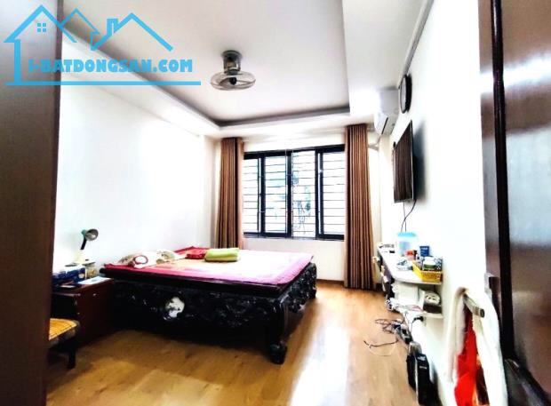 Bán Nhà Giáp Nhất, TT Thanh Xuân, Nội Thất Siêu Đẹp, DT 57m2 x 5T - Sổ Vuông Vức - Gần Phố.