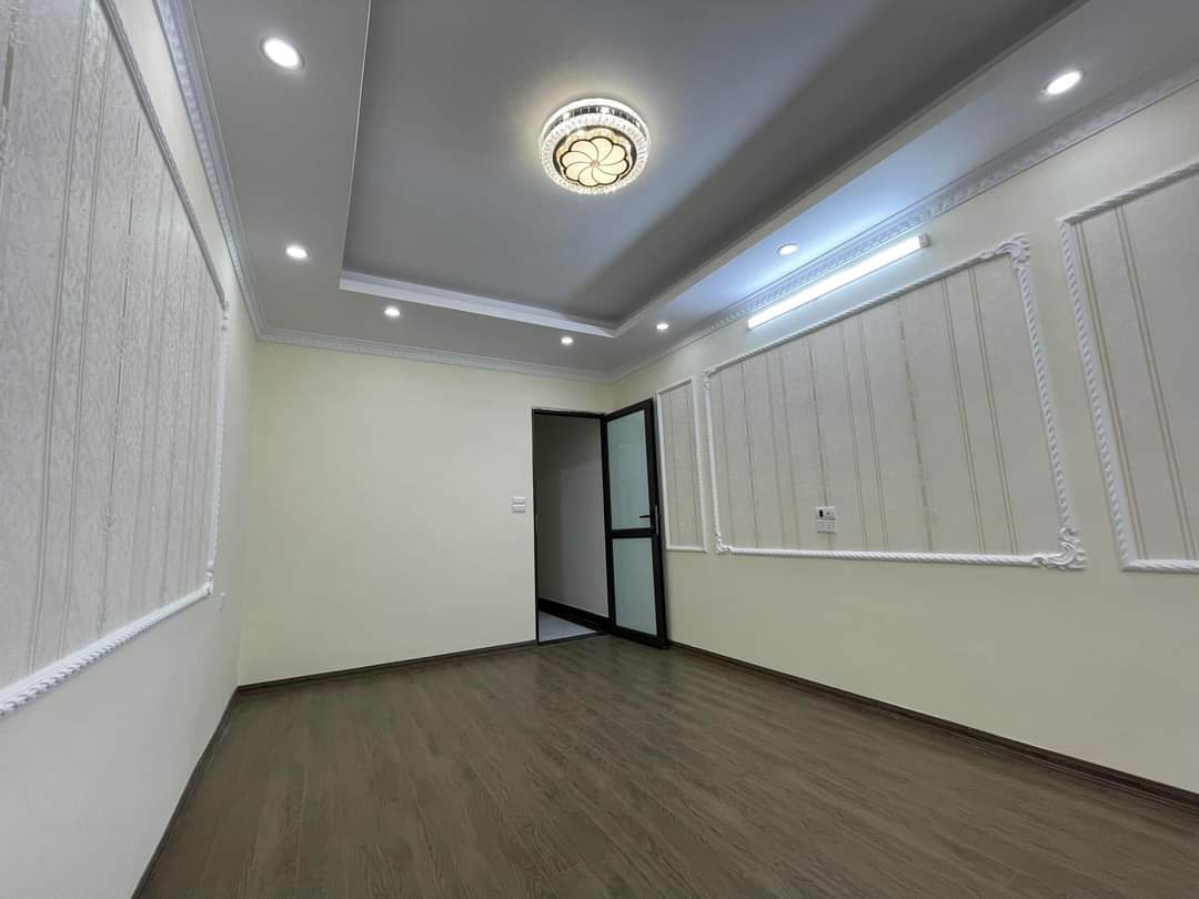 NHÀ KHÂM THIÊN, MỚI XÂY, NỘI THẤT TRAU TRUỐT, GIÁ GIẬT MÌNH 2,95 TỶ.