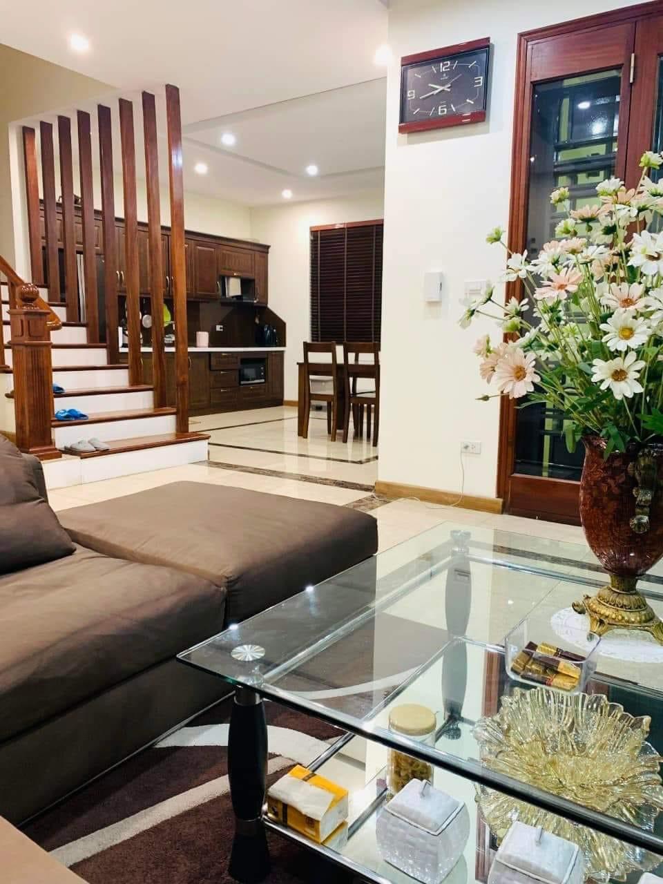 bán nhà Kim Giang-Hoàng Mai 42/52mx3 tầng-lô góc-ô tô vào nhà-3PN-giá 6,25 tỷ.Ở NGAY