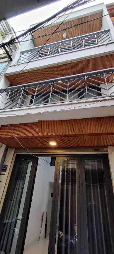 Nhà mới đẹp như hình hẻm ba gác đường Bến Vân Đồn