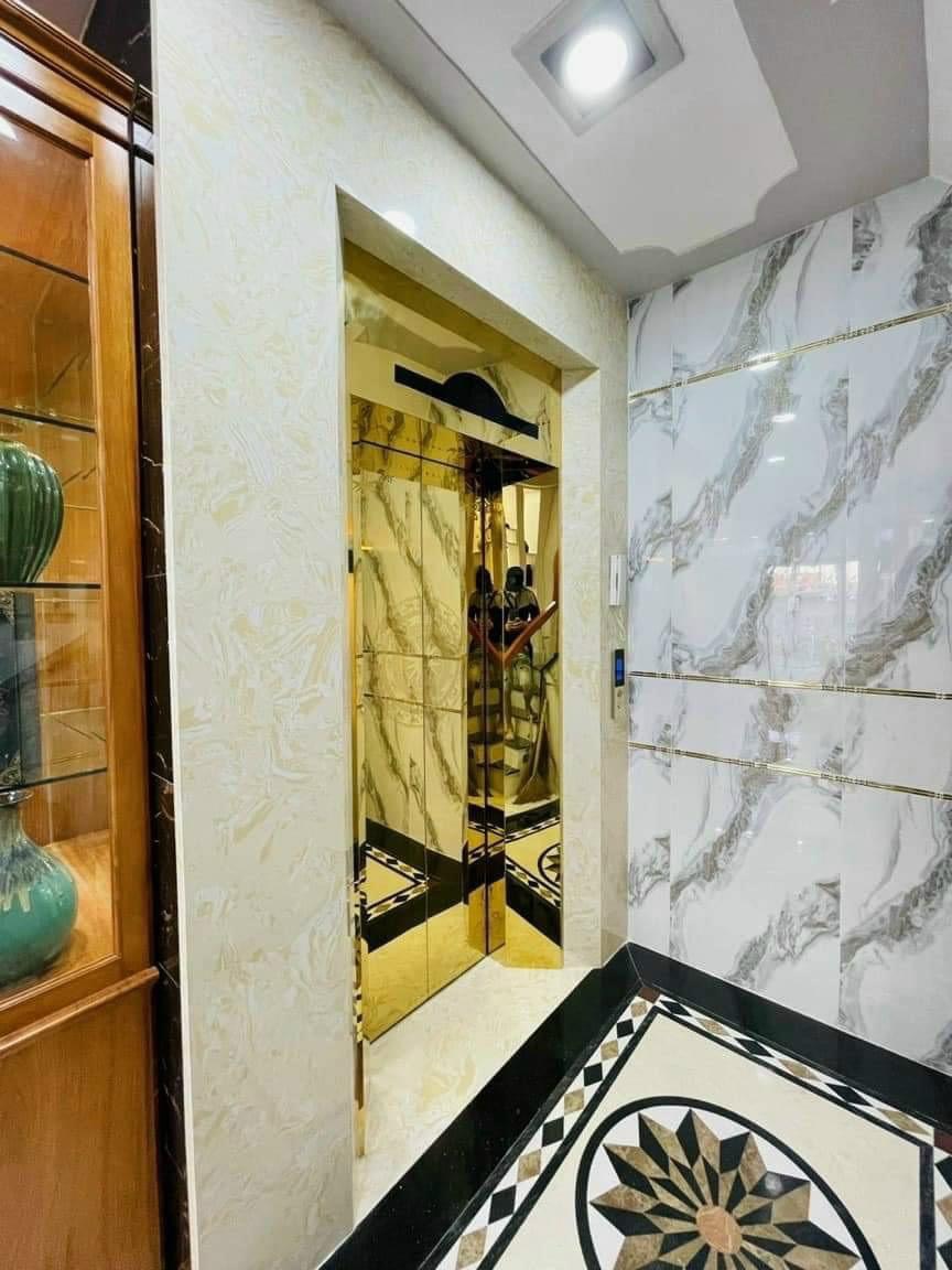 Chủ giảm mạnh 1 tỷ còn 10 ..tỷ khách cọc nhanh còn bớt NHÀ 5 LẦU - MẶT TIỀN - THANG MÁY