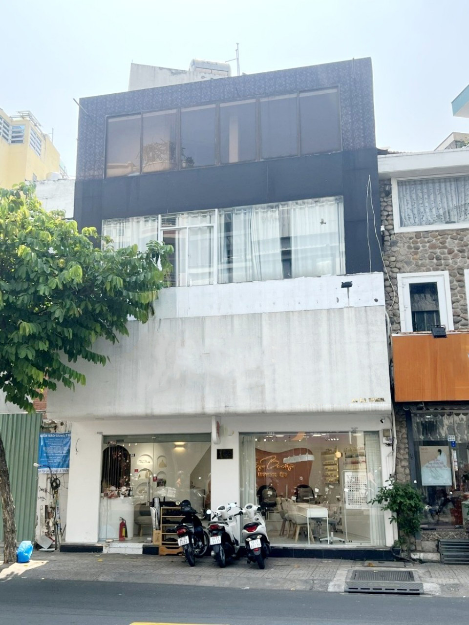 Bán gấp nhà MT ngang 7.5m đường 2 chiều Quận 3 giá chỉ 17 tỷ thương lượng