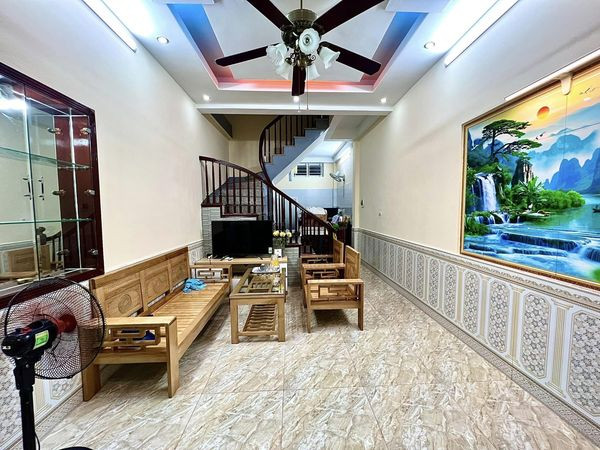 BÁN NHÀ NGÕ TRÊN ĐƯỜNG LÁNG THÔNG CÁC NGẢ , RỘNG OTO CHẠY QUA DT 36 m2 5 TẦNG GIÁ 5,2 TỶ