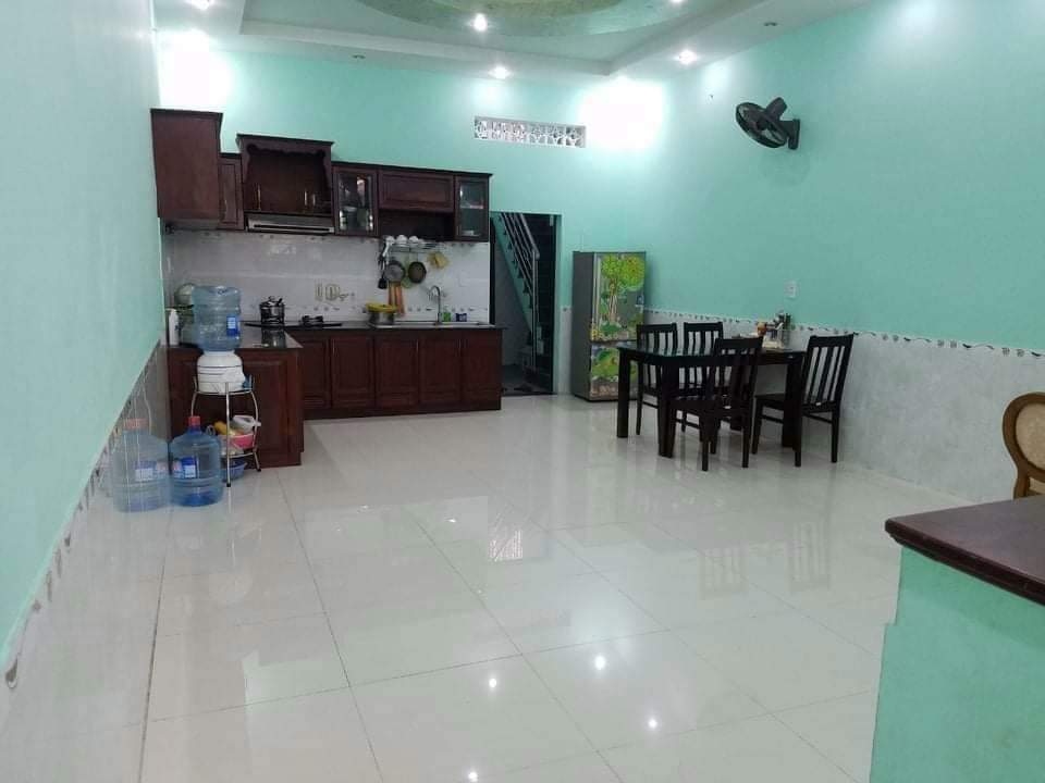 CHO THUÊ NHÀ ĐƯỜNG TRƯƠNG CÔNG ĐỊNH P3 TPVT Diện tích 110m ngang 5m có 3pn 2wc, sân có thể để được 2 oto. Nội thất