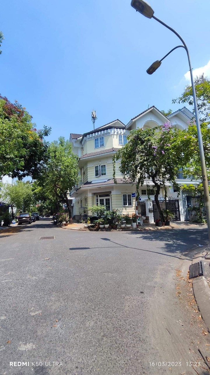 BÁN GẤP BIỆT THỰ VEN SÔNG KDC SADECO TÂN PHONG QUẬN 7 -SÁT BEN ĐẠI HỌC RIMIT KHU VỰC VÍP DÂN CƯ CAO CẤP - CÓ THU NHẬP