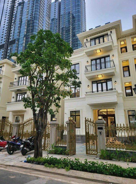 Bán nhà đường Âu Cơ, P.14, Q.Tân Bình, Dt: 50x50m, 2266m2, C4, 230 Tỷ.