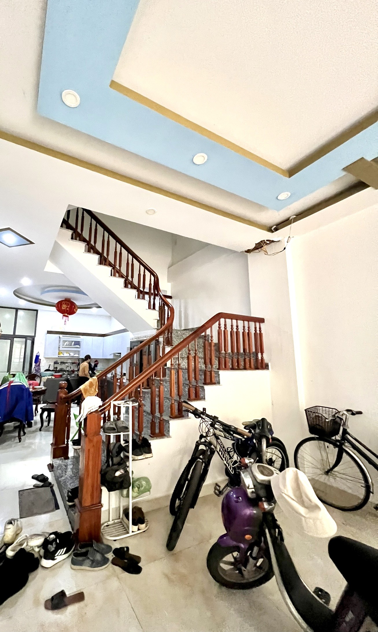 Bán nhà khu 7 tầng chợ Hàng - 75m2 x 4 tầng - khu phân lô có vỉa hè - ô tô 7 chỗ vào nhà - 6 tỷ