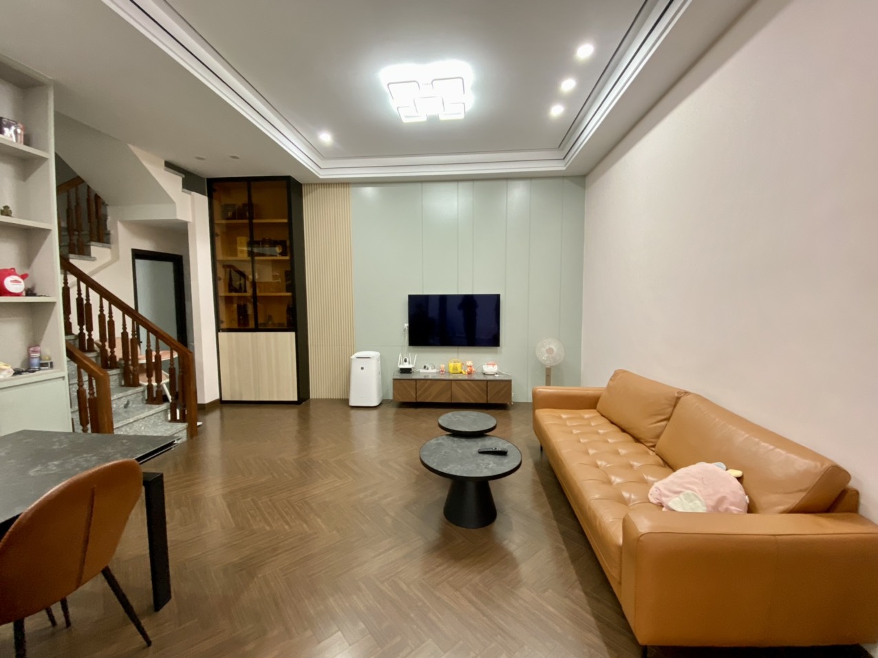 Bán nhà 3,5 tầng về ở ngay mặt ngõ Vũ Chí Thắng - 43m2 - mt 6,9m - hướng Đông Nam - 3 tỷ