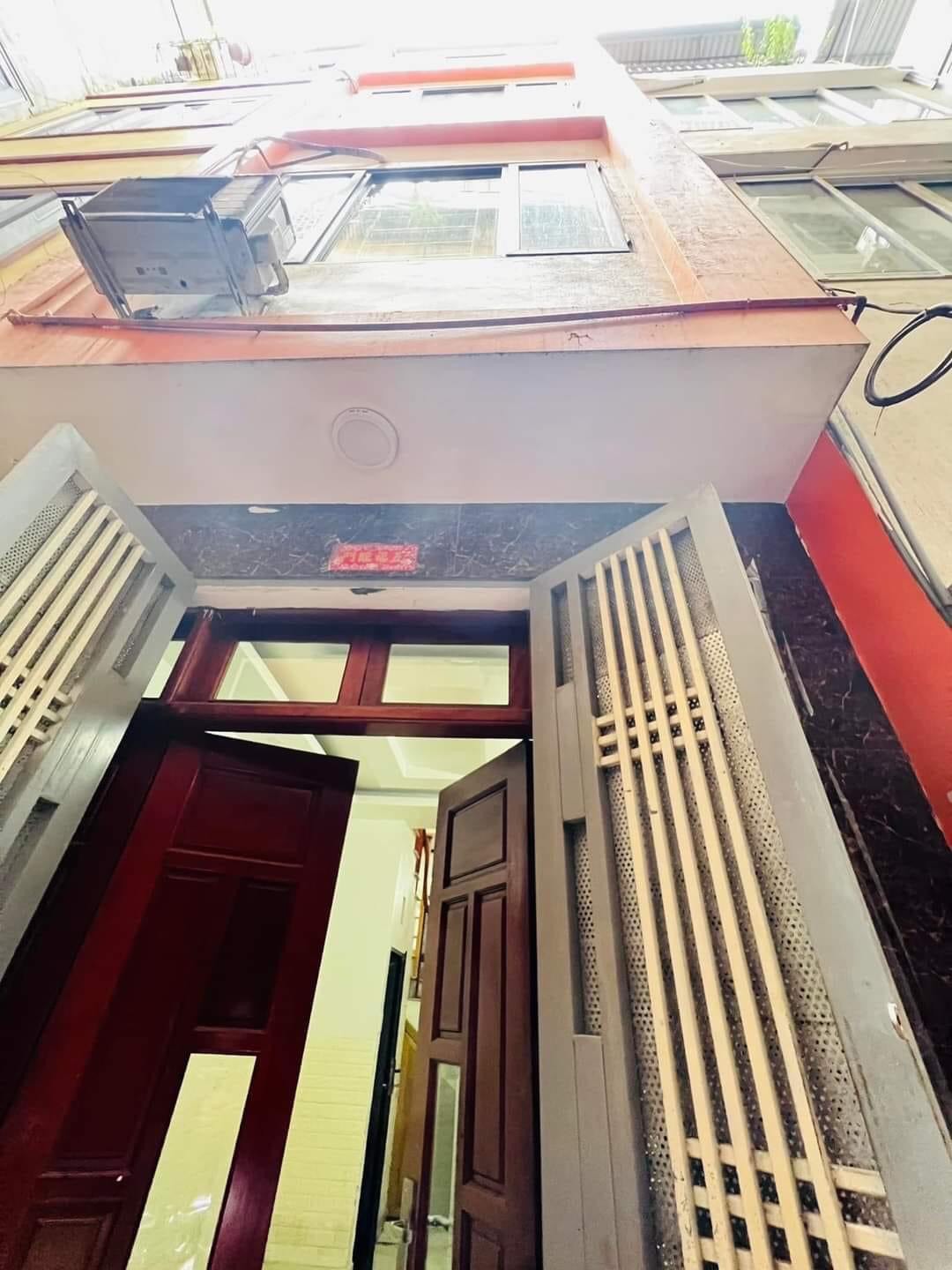 BÁN NHÀ 5 TẦNG TẠI NGÕ 376 PHỐ KHƯƠNG ĐÌNH 41M2 - NGÕ THÔNG BA GÁC RA VÀO.