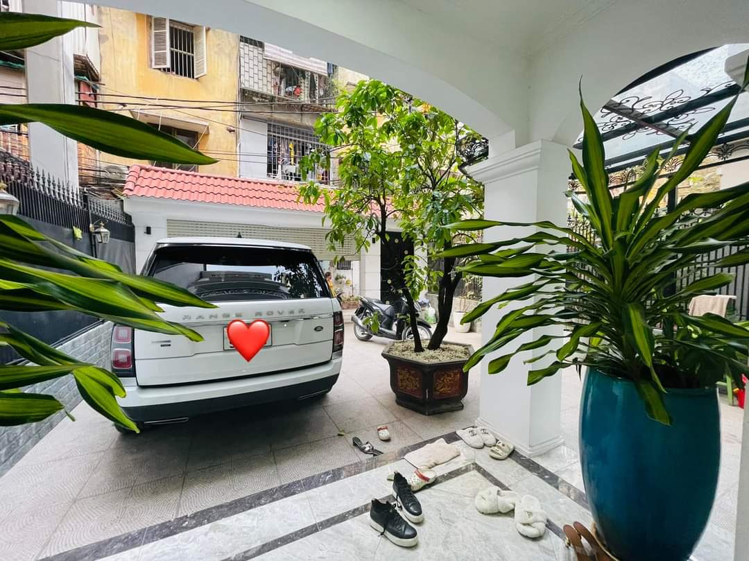 Bán nhà 4 tầng Phố Liễu Giai DT 250 m2, Mặt Tiền 15 m, giá 55 tỷ.