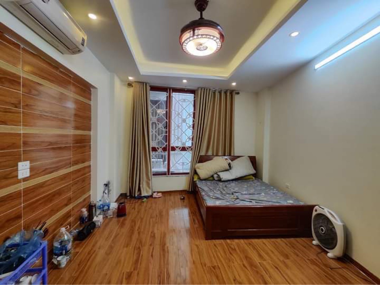 BÁN NHÀ BỒ ĐỀ CHỈ HƠN 80TR/M CÓ NHÀ 5 TẦNG DIỆN TÍCH 40M RỘNG THÊNH THANG VỀ Ở LUÔN