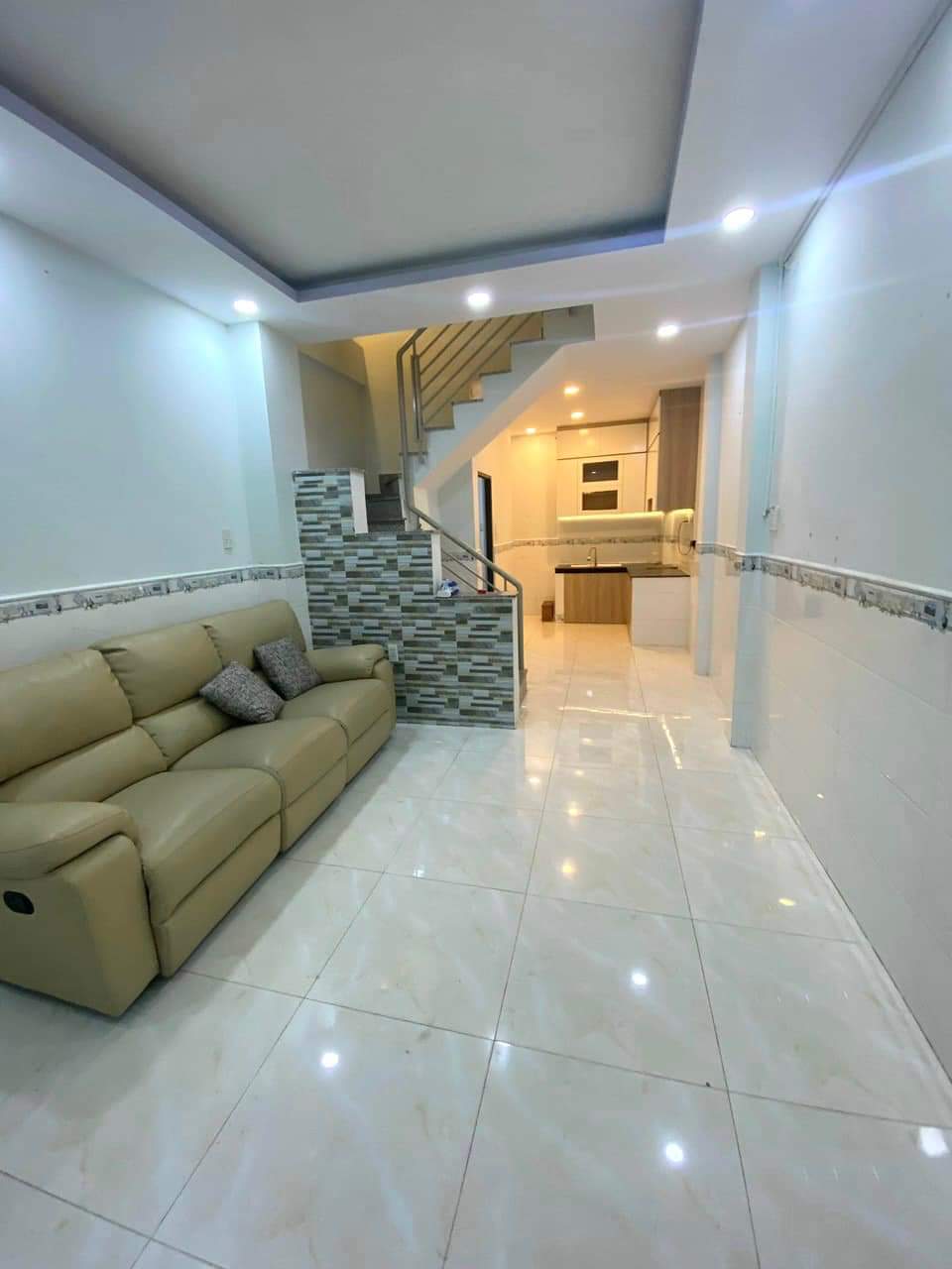 NHÀ MỚI ĐẸP LUNG LINH - TRUNG TÂM QUẬN 10 - ĐƯỜNG CMT8 , BÁN GẤP 5,49 TỶ TL