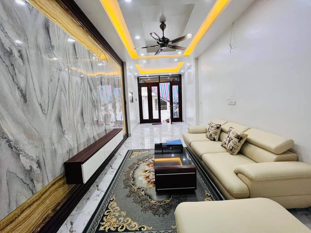 Bán Gấp nhà Tân Mai, 55m2 5 tầng, 6 ngủ, ô tô con đỗ cửa, nhà mới, 5,95 tỷ