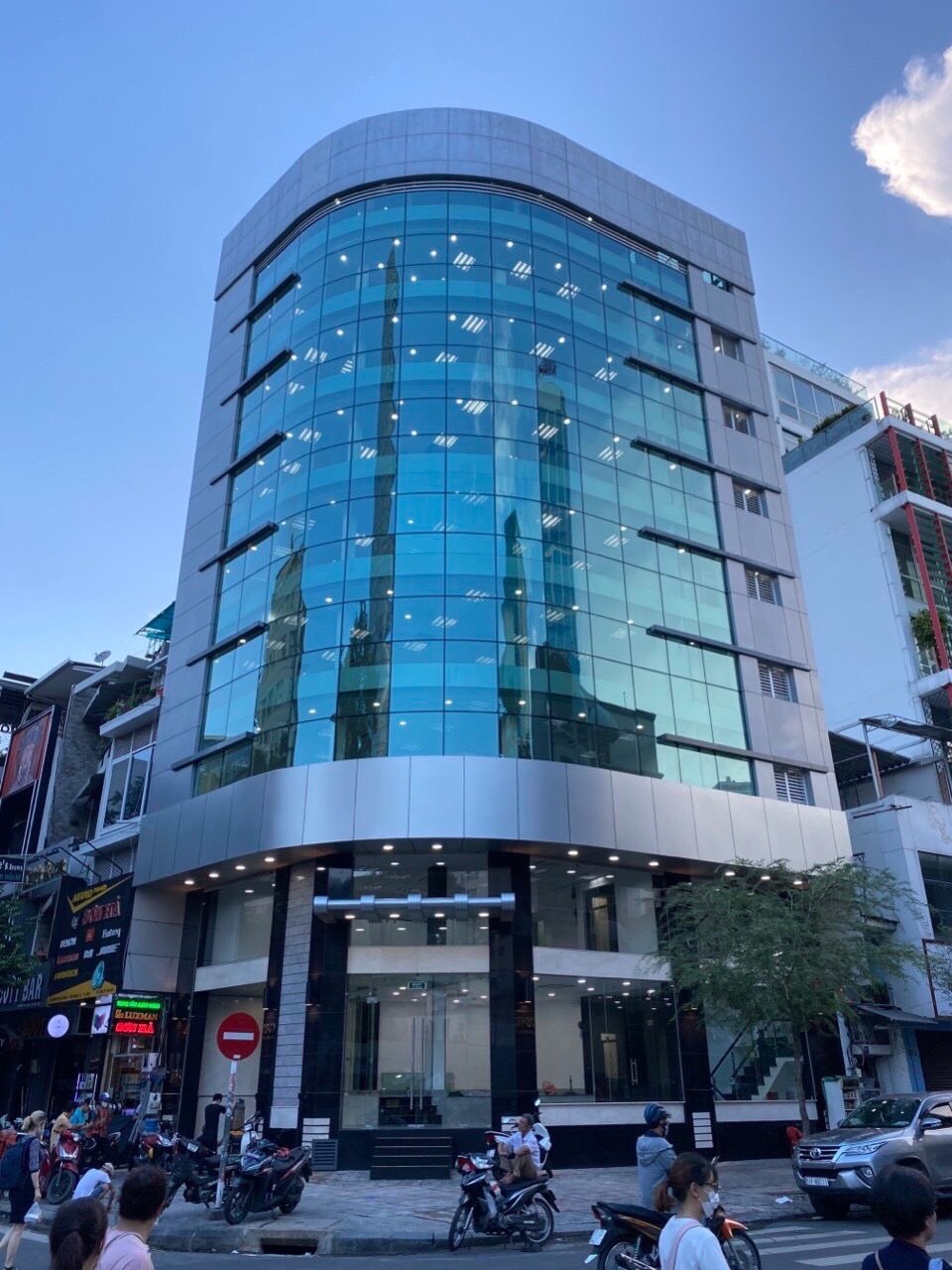 Tòa văn phòng Góc 2 mặt tiền Huỳnh Thúc Kháng - Tôn Thất Đạm, Bến Nghé, Quận 1