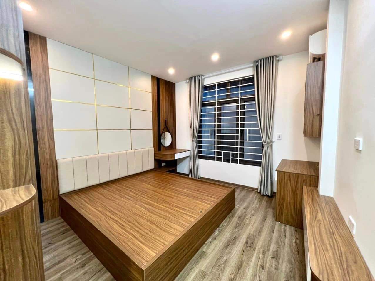 Cần bán gấp nhà phố Khương Đình TT Thanh Xuân 41m2,5 tầng, mặt tiền 4,2m, 10m ra phố chỉ 4,3 tỷ