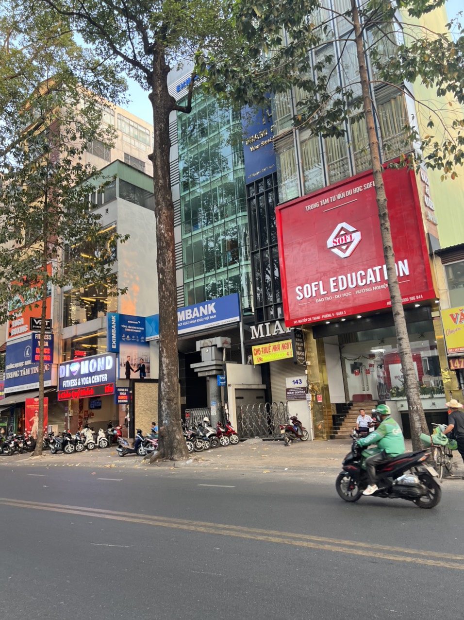 Cho thuê toà nhà văn phòng 176 Nguyễn Giá Trí ( D2 cũ), Quận Bình Thạnh. 6,5x20m, hầm, 6 tầng