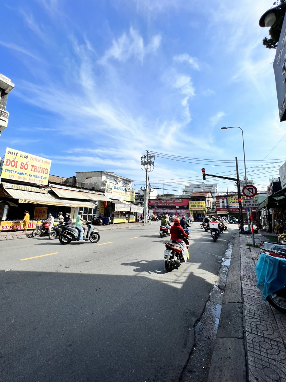 Mặt tiền 24m đường Nguyễn Sơn, vị trí đẹp. DT: 4.25x18.3. Giá 15tỷ TL