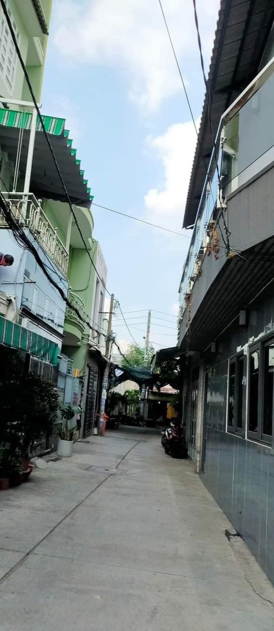 Bán nhà 3 tầng đường hương lộ 2, hẻm ô tô, 39m2 chỉ 3.85 tỷ, giáp tân phú