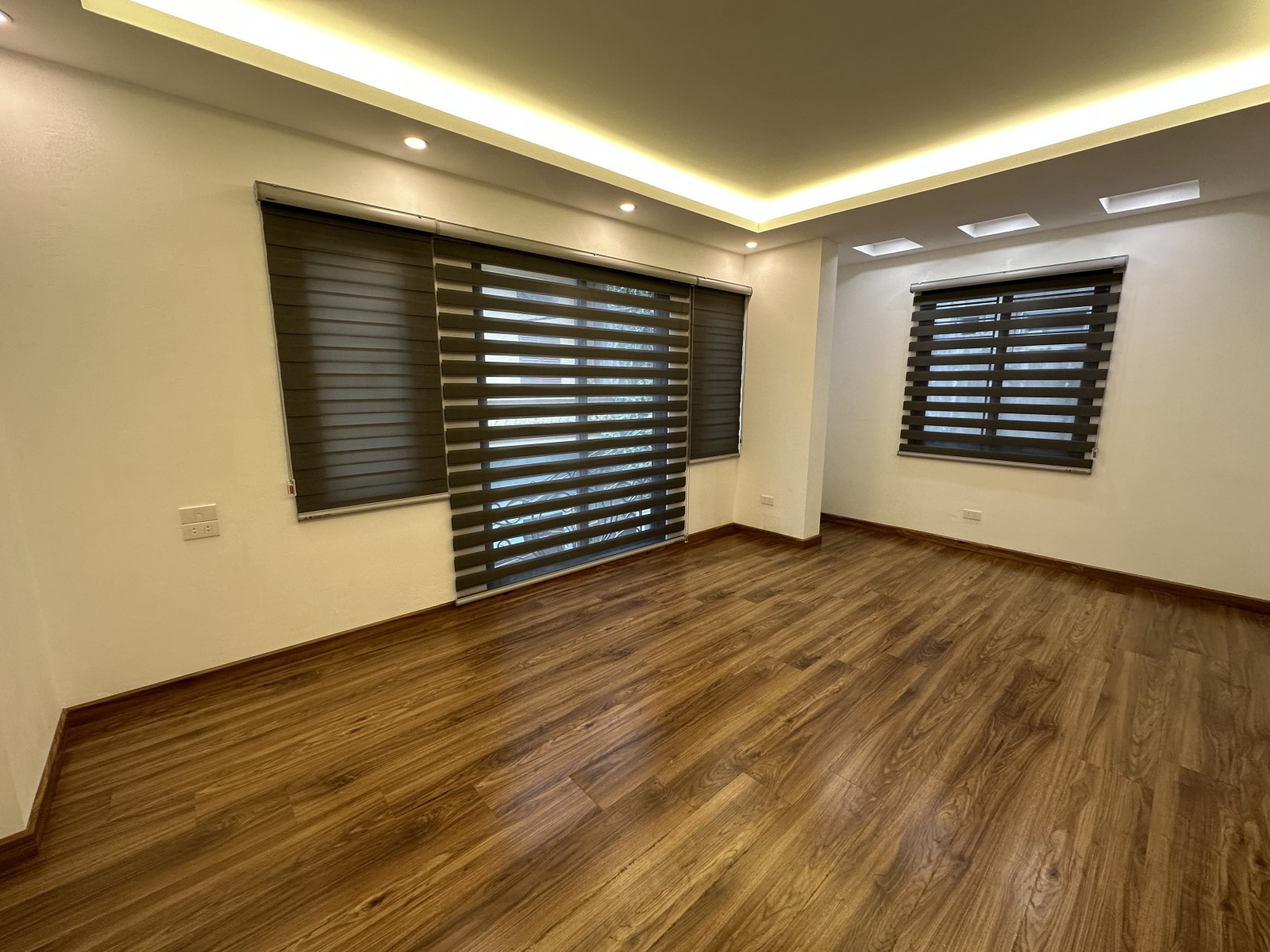 Hiếm có khó tìm! nhà đẹp 5 tầng Ngô Gia Tự, ô tô nhỉnh tỷ.