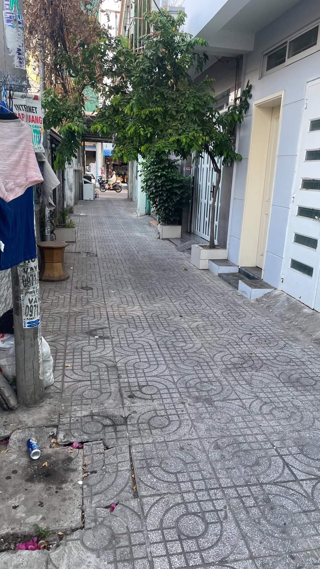 NHÀ QUẬN 7 - CÁCH MẶT TIỀN ĐƯỜNG SỐ 1 TRỤC THẲNG 50M - HẺM 4M - NHÀ MỚI ĐẸP Ở NGAY - CÓ PHÒNG NGỦ DƯỚI ĐẤT CHO NGƯỜI