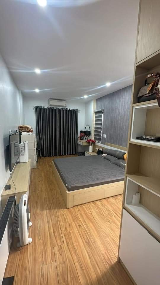 Bán nhà Ngõ 279 Hoàng Mai, gara ô tô, lô góc, 6 tầng, 40m2, 5,6 tỷ