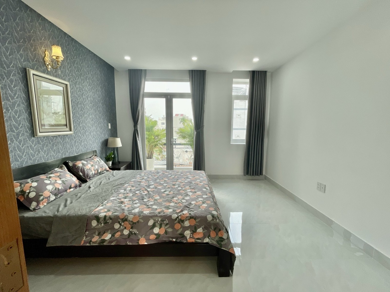 Nhà đẹp ở ngay Nguyễn Văn Linh- Phúc Đồng, 5 tầng, mt 4m. nhỉnh 3 tỷ.