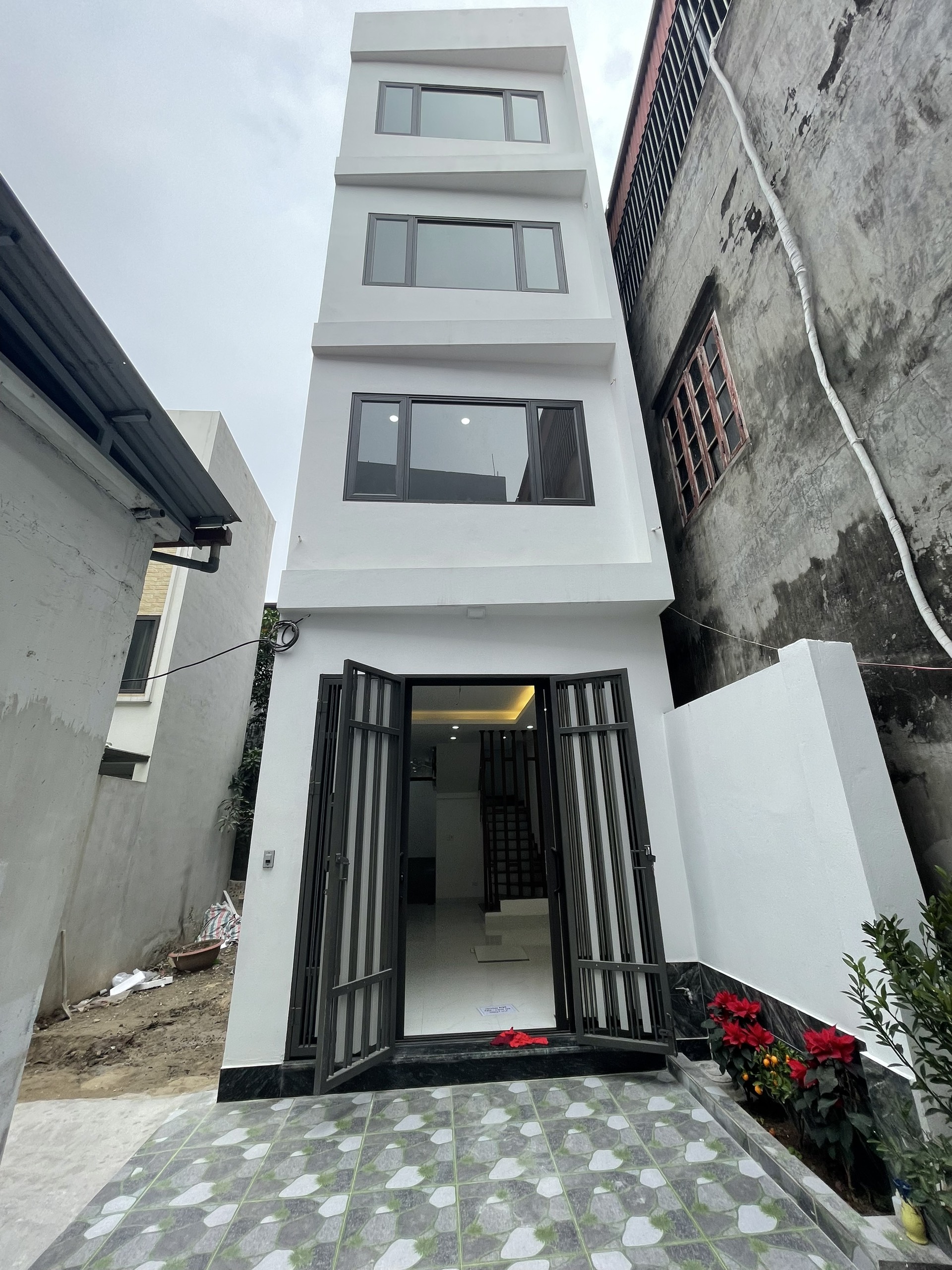 Bán nhà NGÔ GIA TỰ- 5 tầng - Ngay cạnh phố Nguyễn Văn Cừ Long Biên, Hà Nội