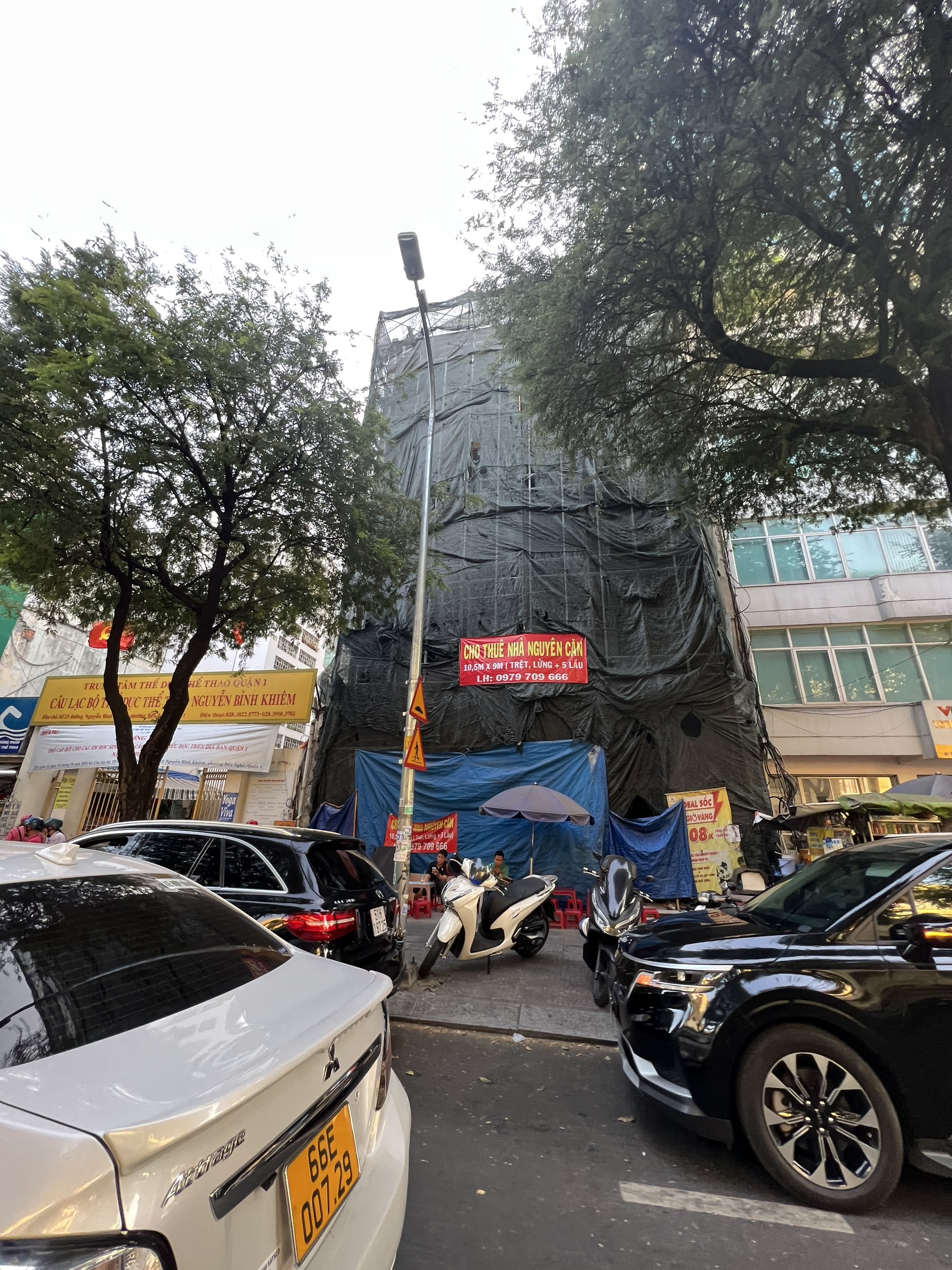 Cho thuê nhà MT Nguyễn Bỉnh Khiêm Q1 10.5x9 trệt lửng 3lầu, thang máy, 120Tr TL