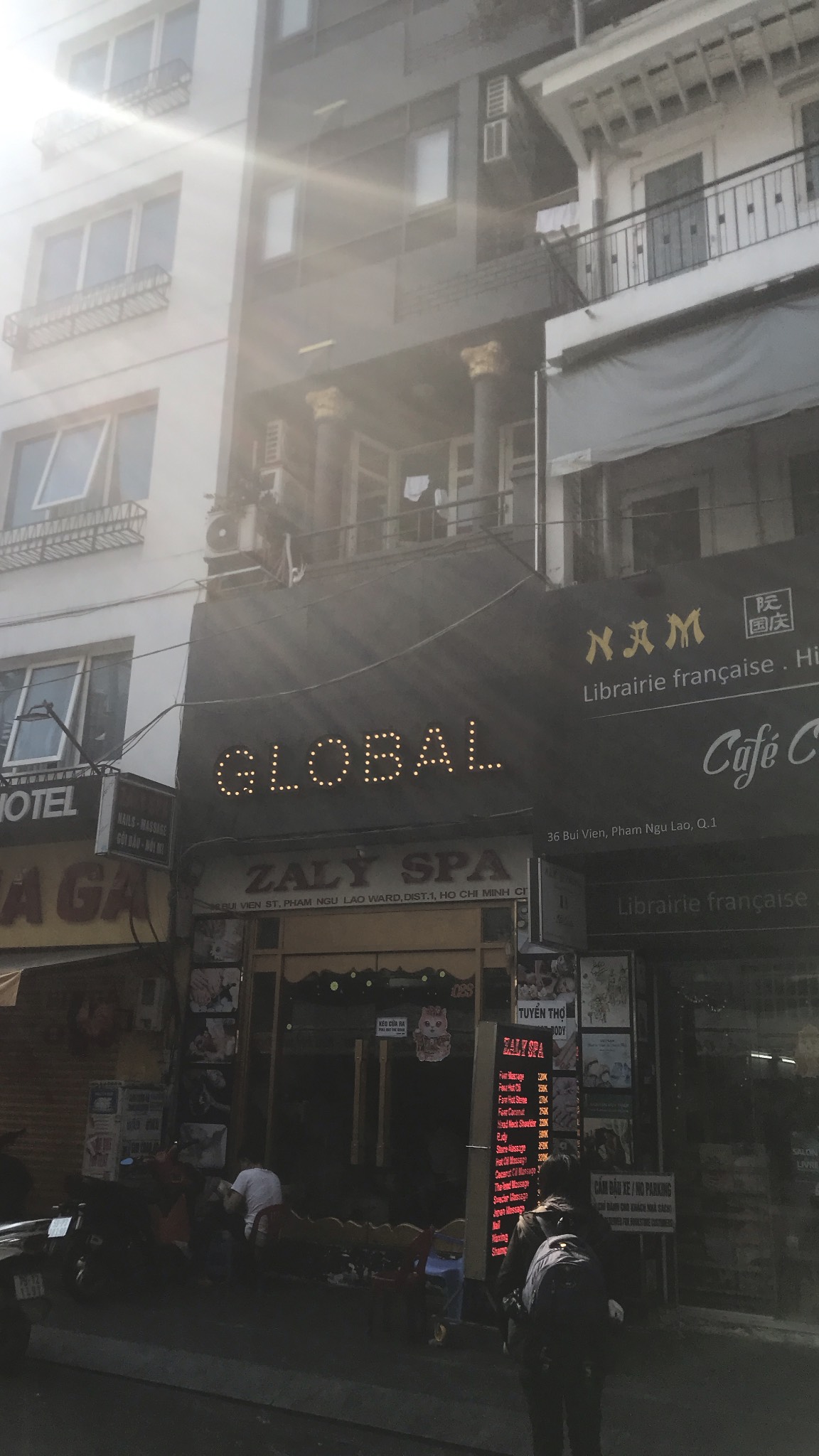 Cho thuê nhà MT Bùi viện Q1 4x18 trệt, 40Tr TL