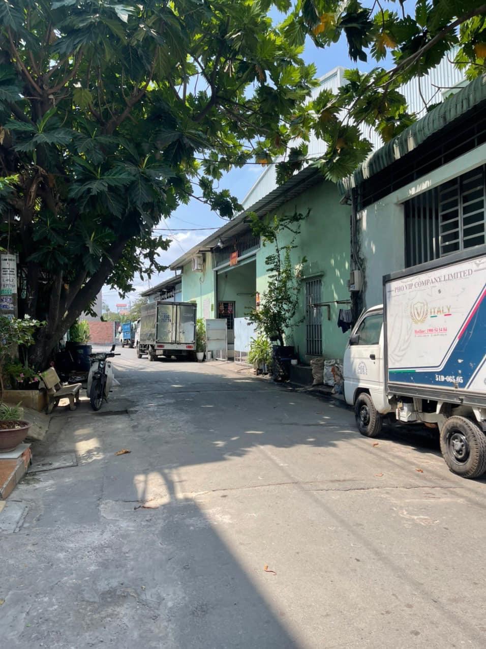 Cần bán nhà 3 tầng đường hương lộ 2, hẻm xe tải đua, 80m2 chỉ 6.5 tỷ