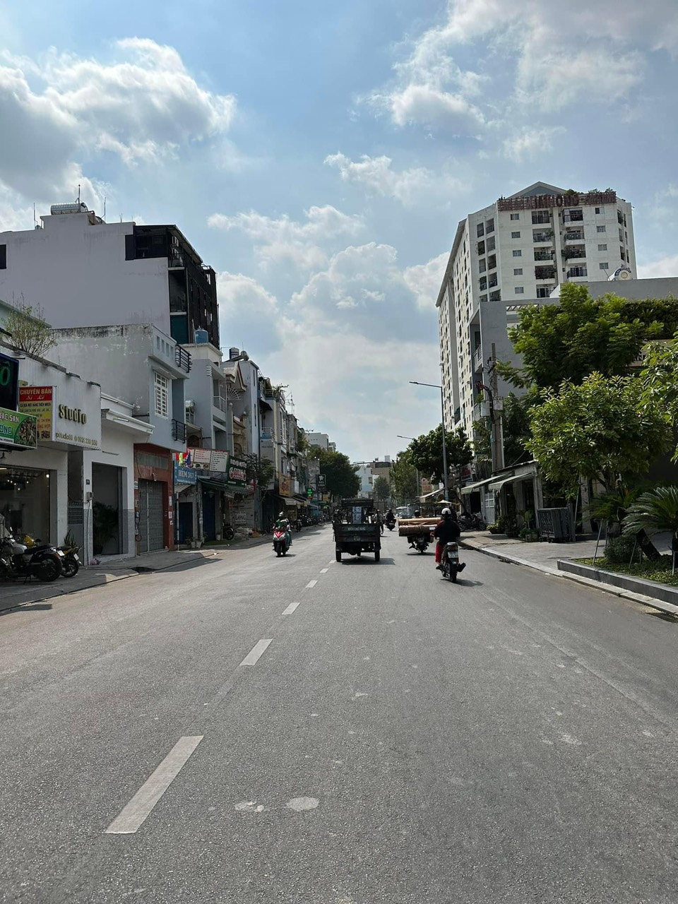 Bán nhà 3 tầng đường vườn lài, hẻm xe hơi, 36m2 chỉ 5.1 tỷ, sát mặt tiền đường.