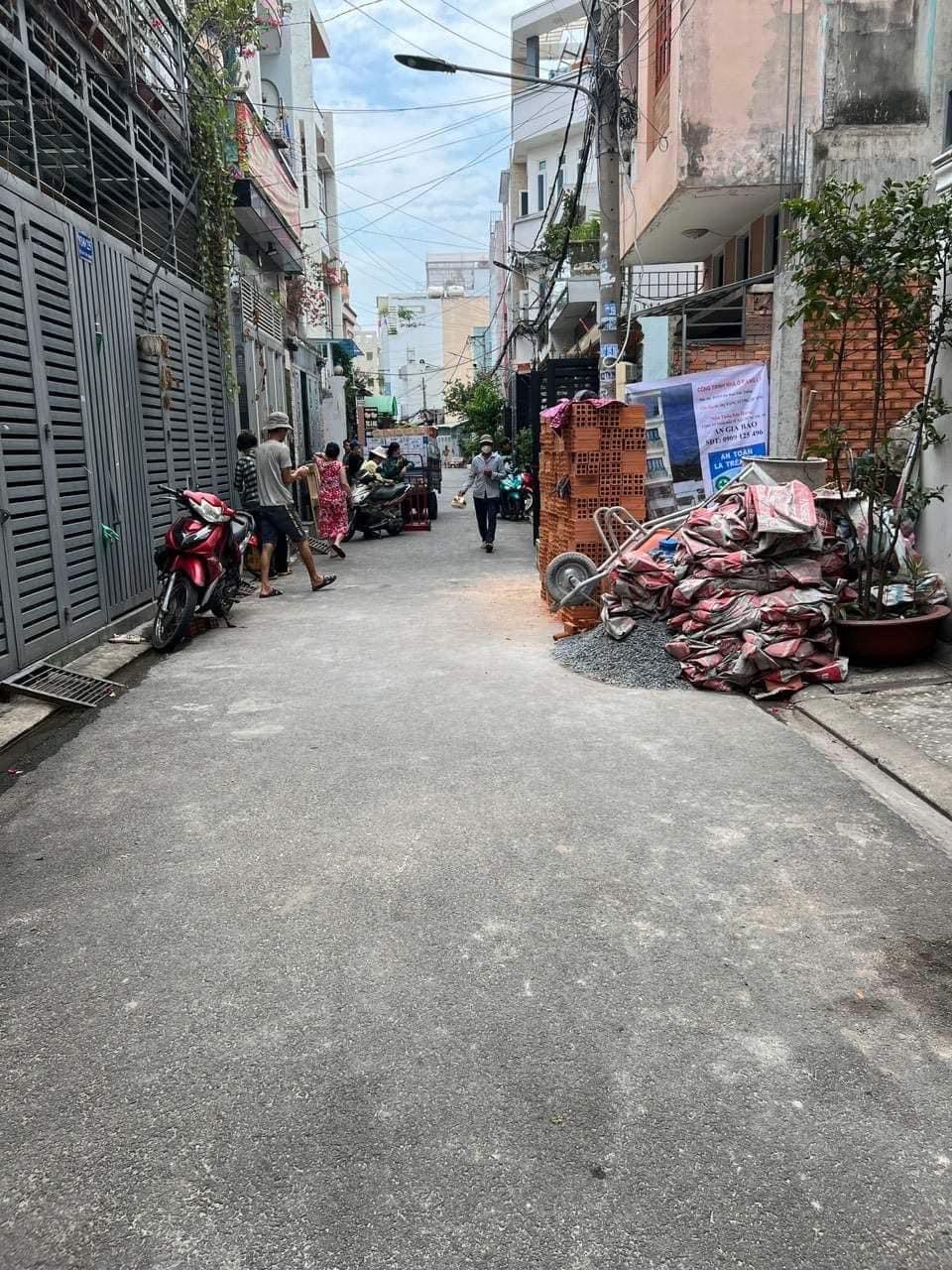 Bán nhà 3 tầng đường bờ bao tân thắng, hẻm 5m, 67m2 chỉ 6.9 tỷ, gần Aeon mall tân phú.