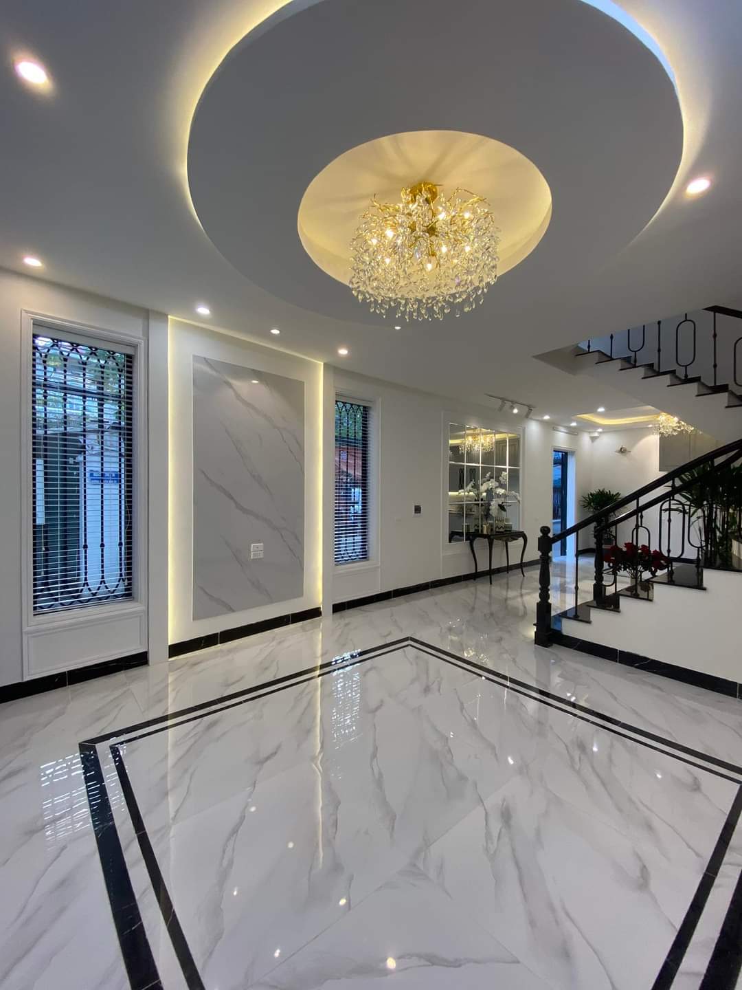 Biệt thự Nguyễn Văn Cừ, lô góc, ô tô, 67m, mt 5m, nhỉnh 11 tỷ.