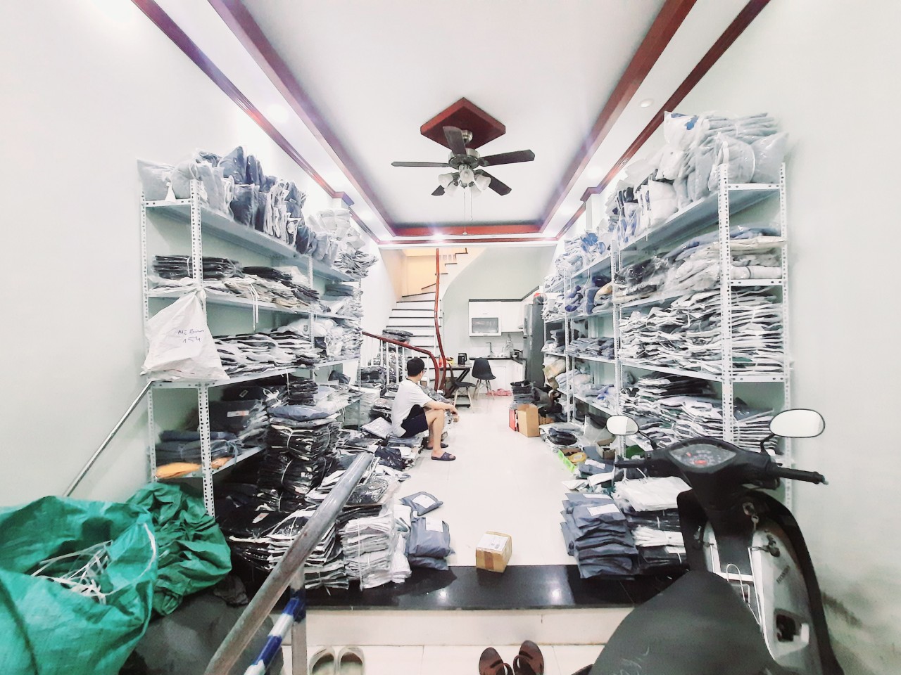 Bán GẤP nhà ngõ 147 Tân Mai, cách ô tô tránh 10m, dt 35n2 5 tầng, 3,9 tỷ