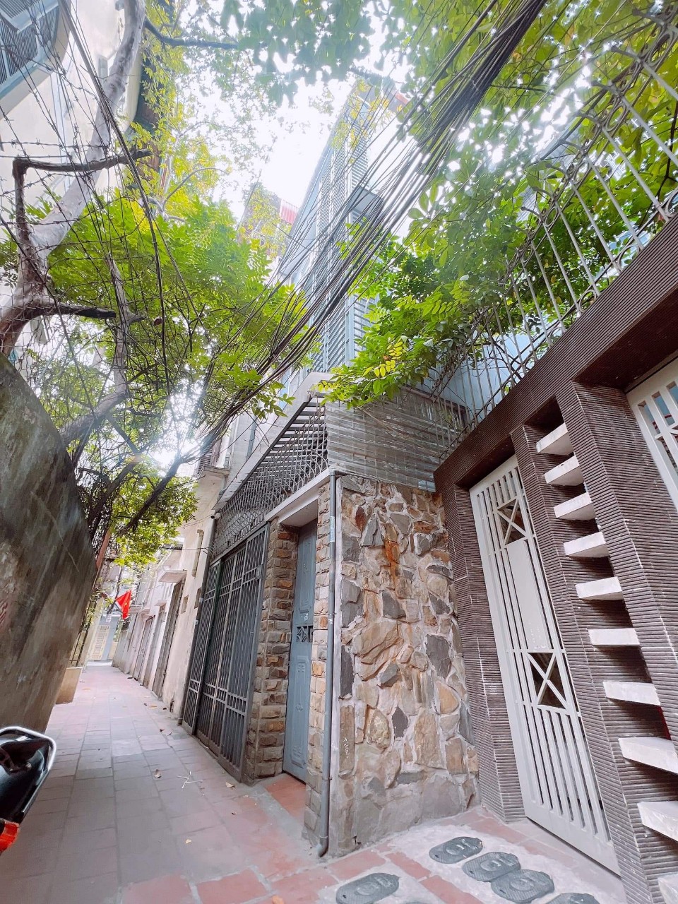 Cho thuê nhà Thái Hà, Thái Thịnh, 60m2 x 3 Tầng, Lô góc, gần ô tô, 3 ngủ, 3đhoa, sàn gỗ, 13tr/tháng