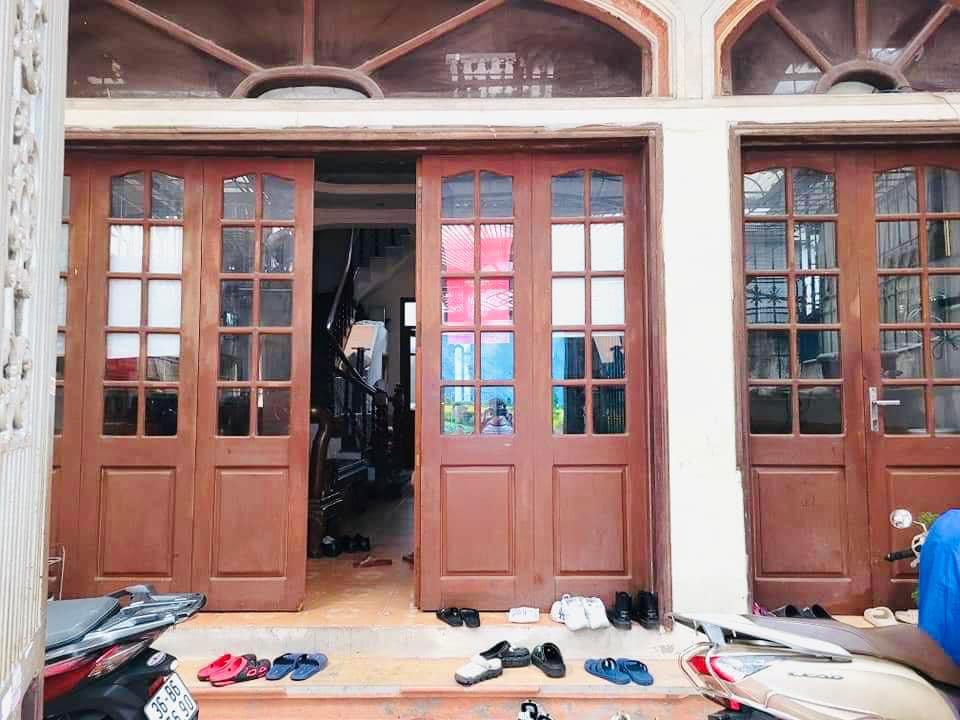 Cần bán nhà Phố Triều Khúc - Thanh Xuân - DT 100m x 5 Tầng - MT 6m - giá 11,8 tỷ