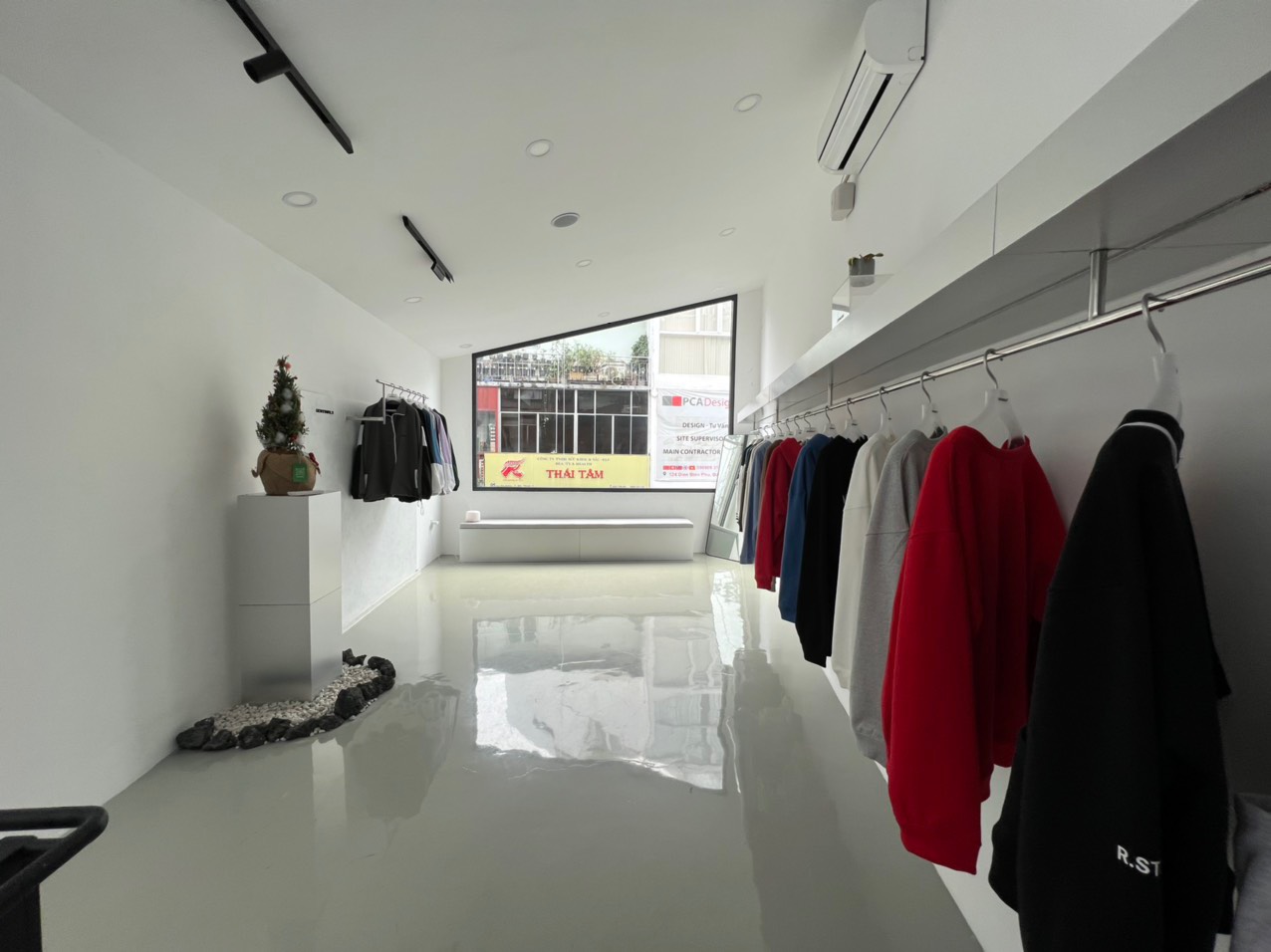 Cho thuê Nhà MT Lê Thị Riêng ,Bến Thành, Quận 1, DT:5x15m ,2Tầng, Thang Máy Gía 60tr/th