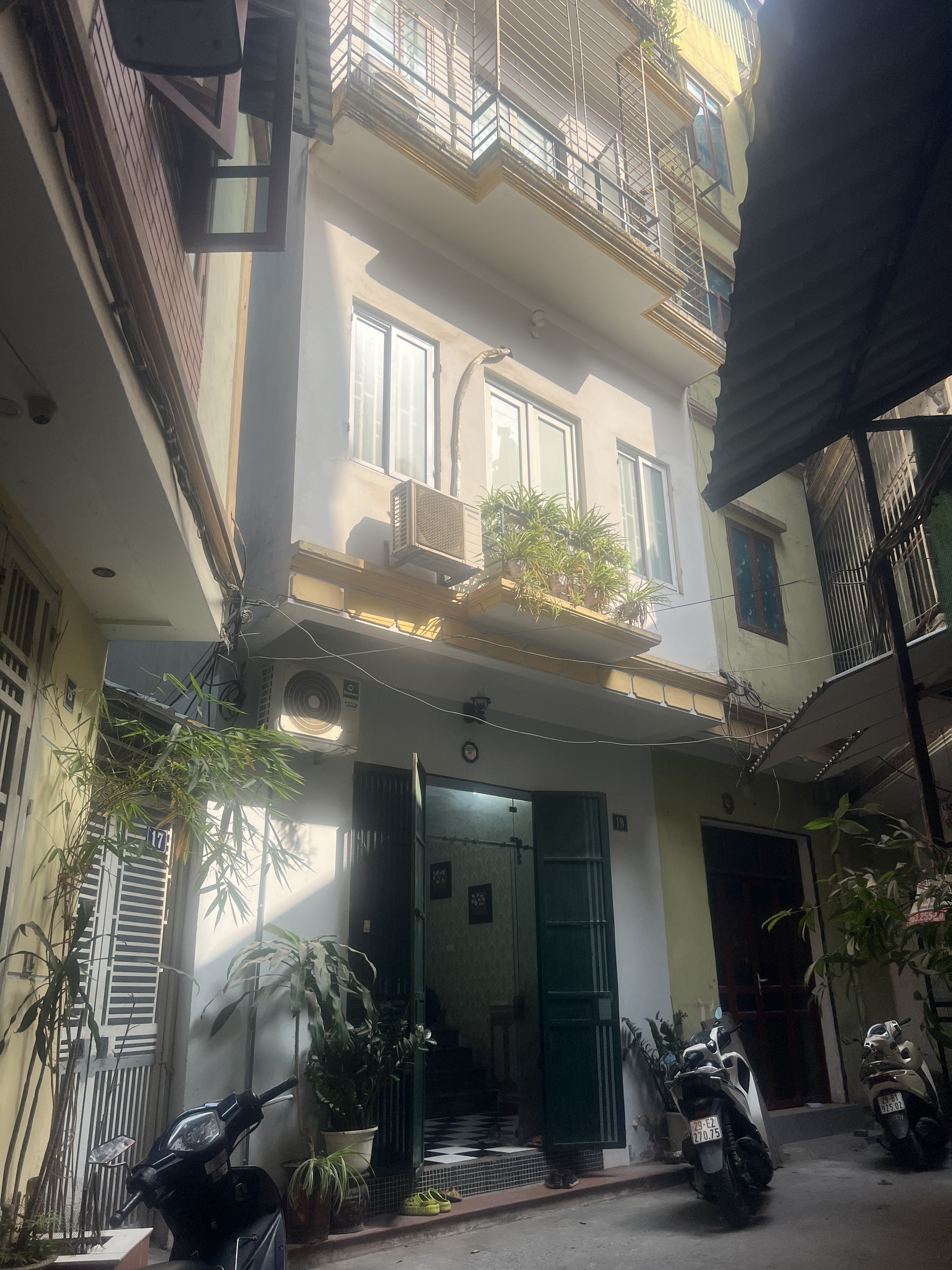 Bán nhà 3 tầng 1 tum ngõ 318 La Thành, Ô Chợ Dừa, Đống Đa, Hà Nội