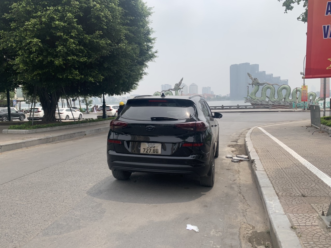 Nhà mặt phố lô góc Trích Sài-Tây Hồ,135m x 5tầng, vỉa hè, mặt hồ, kinh doanh sầm uất