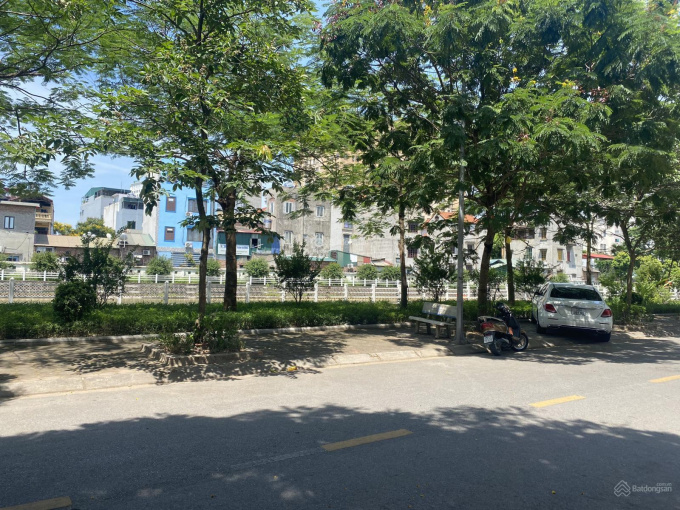 Mặt phố Giang Biên, vỉa hè, ô tô tải, view hồ, kinh doanh, 62m đất, mt 4m, nhỉnh 7 tỷ.