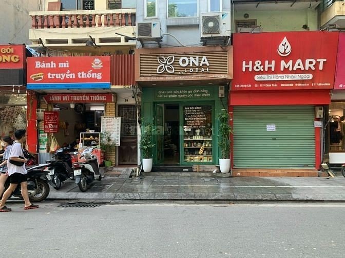 Cho thuê cửa hàng đầu phố Đội Cấn, Quận Ba Đình, Hà Nội.