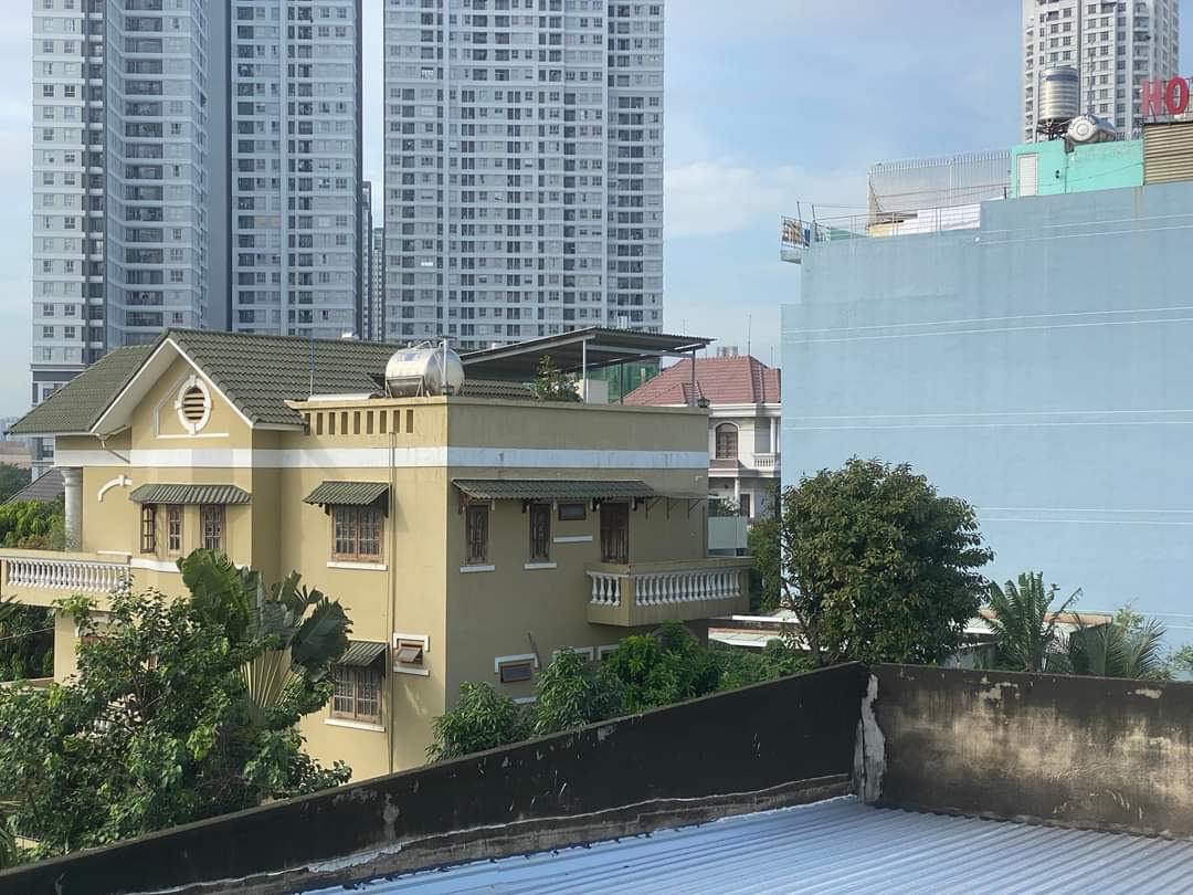 BÁN ĐẤT TẶNG NHÀ- DIỆN TÍCH KHỦNG THUẬN TIÊN XÂY MỚI- NHÀ MẶT TIỀN HUỲNH TẤN PHÁT QUẬN 7