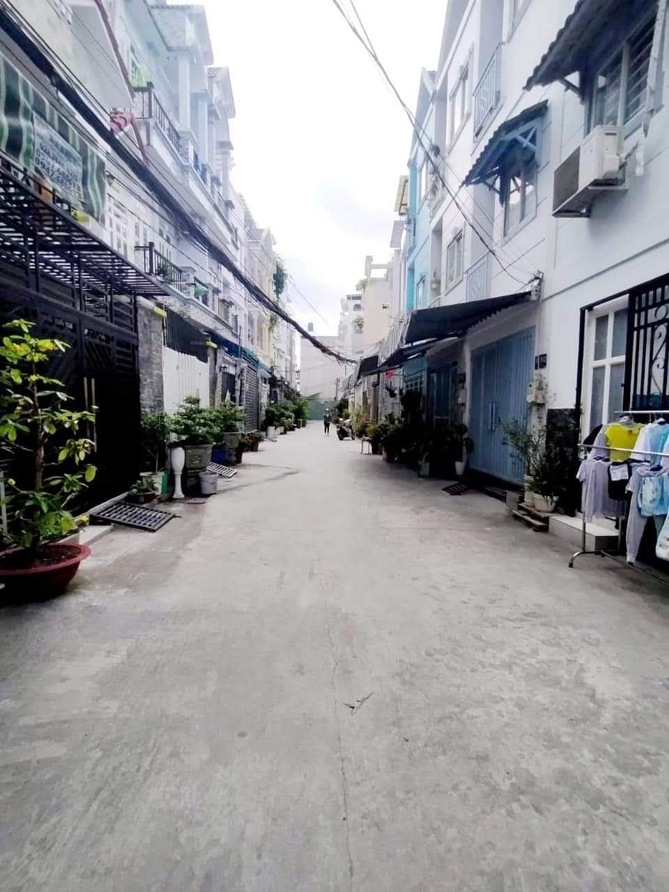 XE HƠI ĐỖ CỬA - NHÀ MỚI VÀO Ở LUÔN- KHU DÂN CƯ ĐỒNG BỘ - KẾ BÊN PHU MỸ HƯNG 4 TẦNG